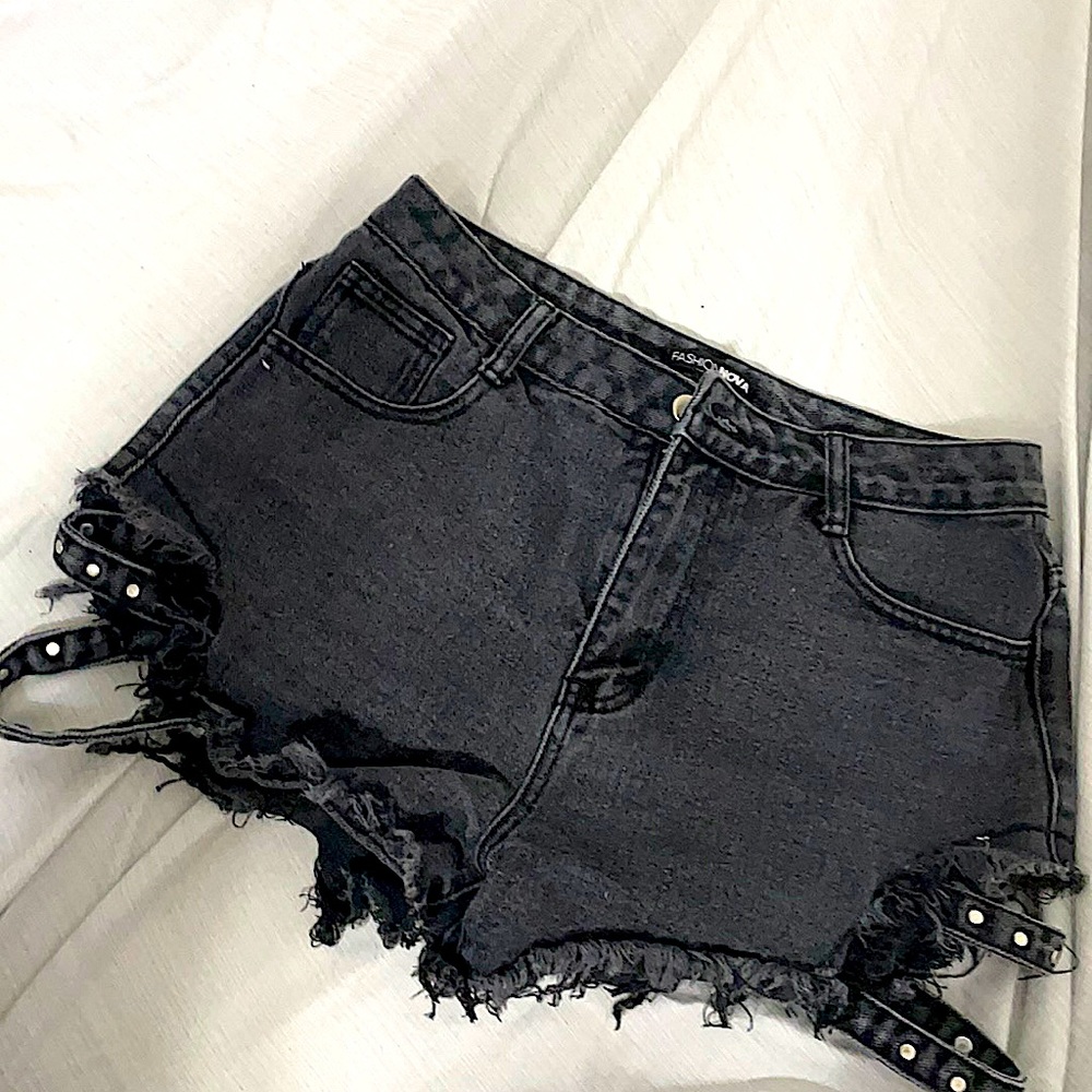 FashionNova High Waisted Shorts Studded Thigh Detail Denim Jean Shorts Size US 7